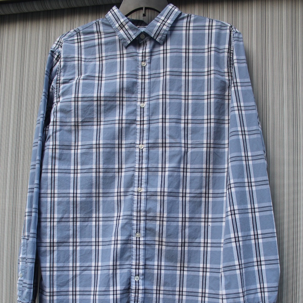 Banana Republic Nice XL Baby Blue Dress Shirt Long